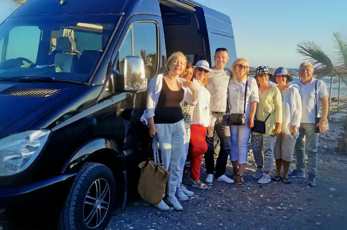 Необычная Никосия - граница через столицу двух государств.