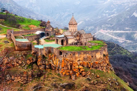 Открывая дальние уголки Армении — Сюник: Татев, Зорац Карер и Водопад Шаки