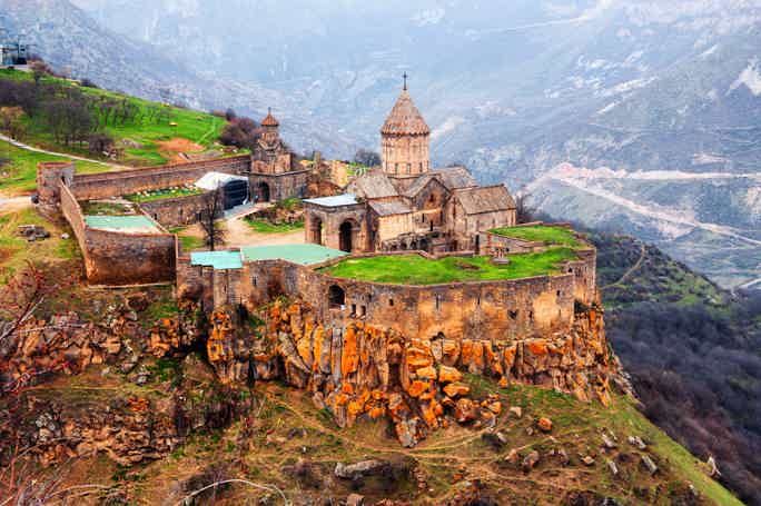 Открывая дальние уголки Армении — Сюник: Татев, Зорац Карер и Водопад Шаки