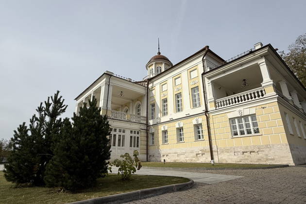 Усадьба Валуево и Романо-готика в Филимонках