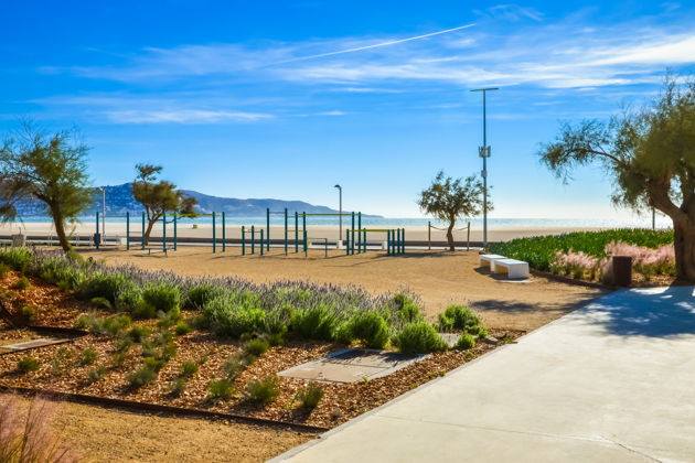 Средневековый Бесалу, сюрреалистический Фигерас, «Испанская Венеция»