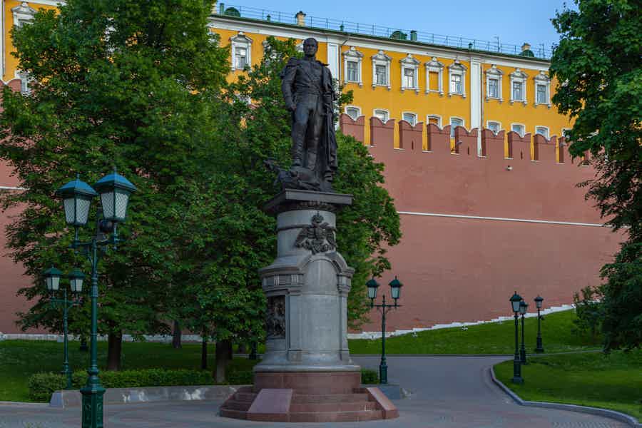 В свете рубинового созвездия: древние тайны Красной площади - фото 2