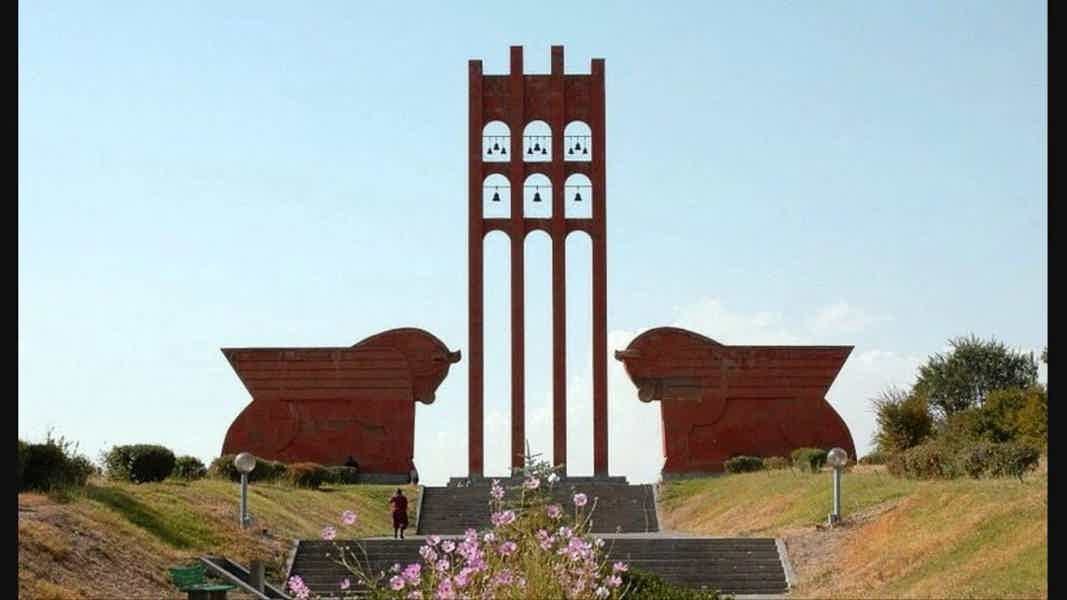 История Армении: Храм Звартноц — Монастырь Эчмиадзин — Мемориал Сардарапат - фото 5
