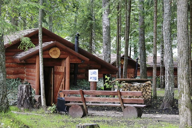 Фото к экскурсии «Партизанская деревня» в парке Патриот