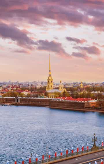 Насладиться живописными набережными 