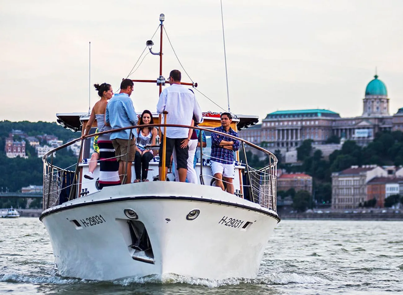 Private Party on th Danube — tour in Budapest, Hungary | Pokataem