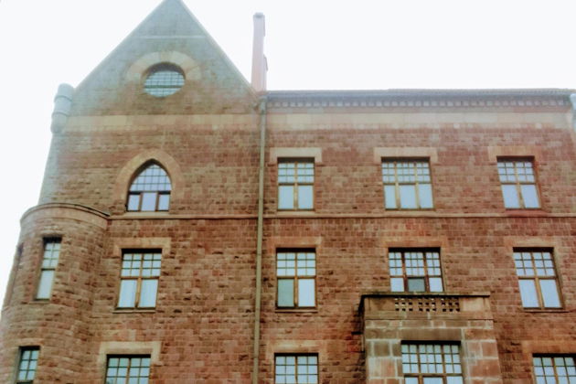 Виды  Между Рыночной и Красной: банки и доходные дома.