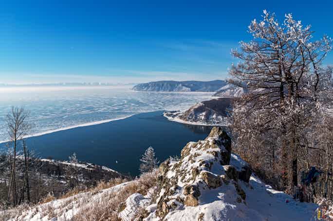Байкал в Листвянке и исток реки Ангары