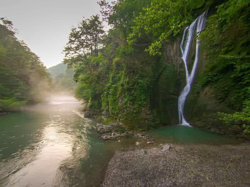 Прохлада водопадов Сочи. Прогулка в колхидском лесу. Каскад водопадов Ажек - фото 1