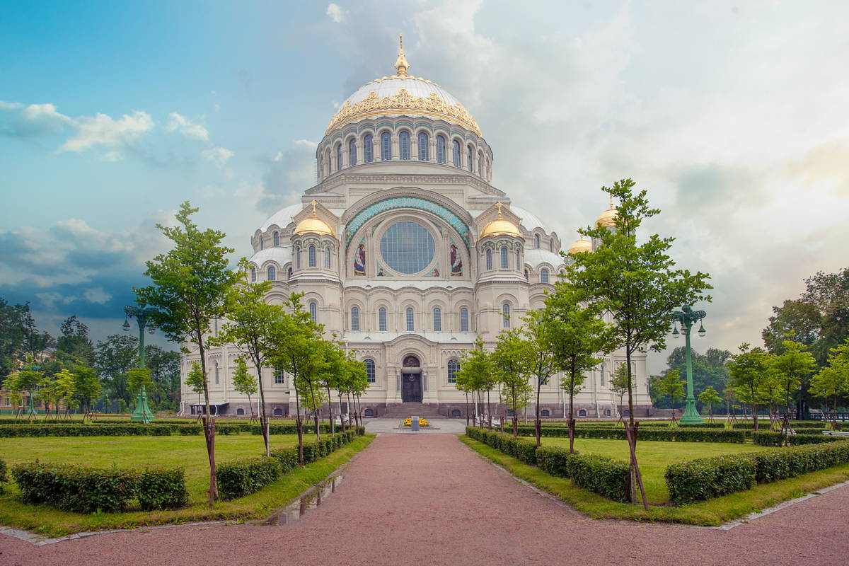 Автовояж в блистательный Петергоф и легендарный Кронштадт