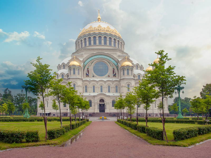 Автовояж в блистательный Петергоф и легендарный Кронштадт