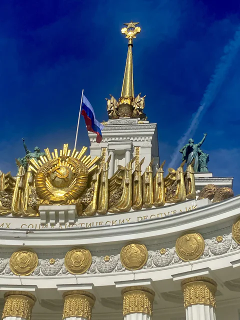ВДНХ — для взрослых и детей: групповая прогулка с гидом