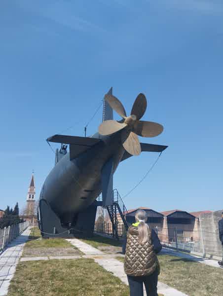 Посещение внутри настоящей подводой лодки в Венеции - фото 1