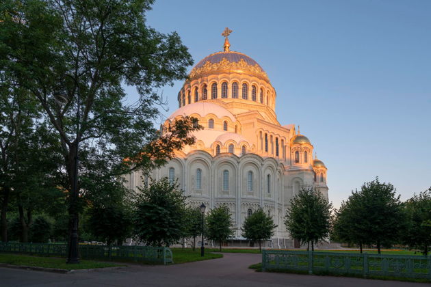 Главное изображение экскурсии - Экскурсия в Петергоф и Кронштадт