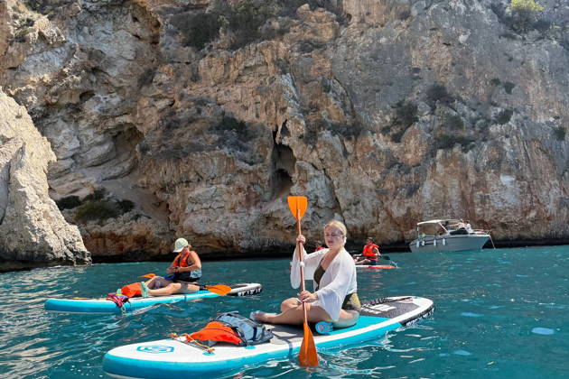 СПЛАВ НА SUP К МОРСКОЙ ПЕЩЕРЕ И СКАЗОЧНОЙ БУХТЕ