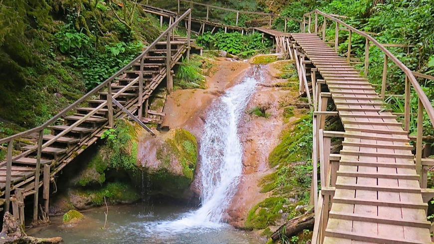 33 водопада и ущелье урочища Джегош с посещением сыроварни 
