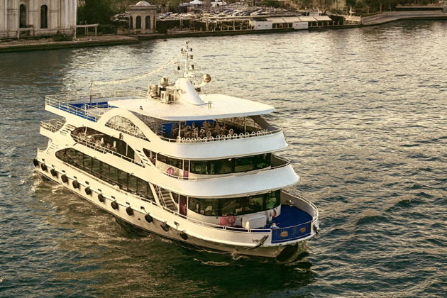 Виды Стамбул: закатный круиз по Босфору с аудиогидом и напитками