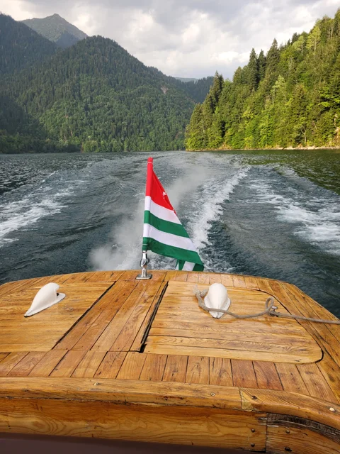 Путешествие по Абхазии - озеро Рица ( группа до 8 человек) из Сочи 