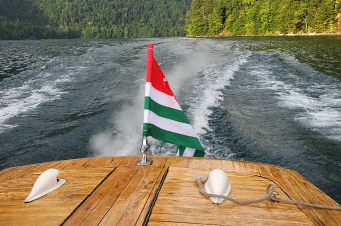 Путешествие по Абхазии - озеро Рица ( группа до 8 человек) из Сочи 