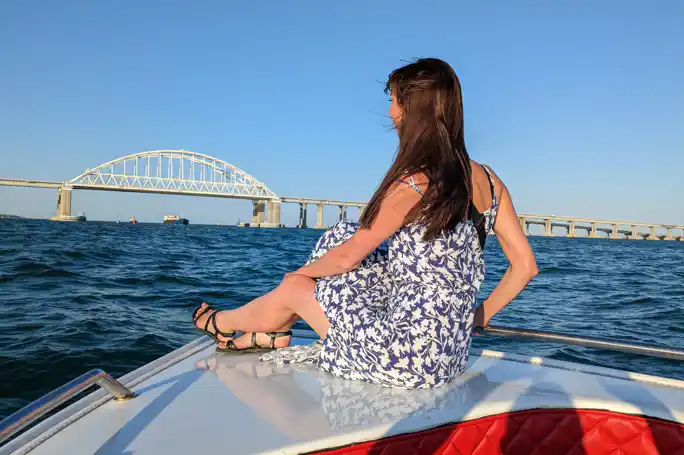 Крымский мост и город Керчь