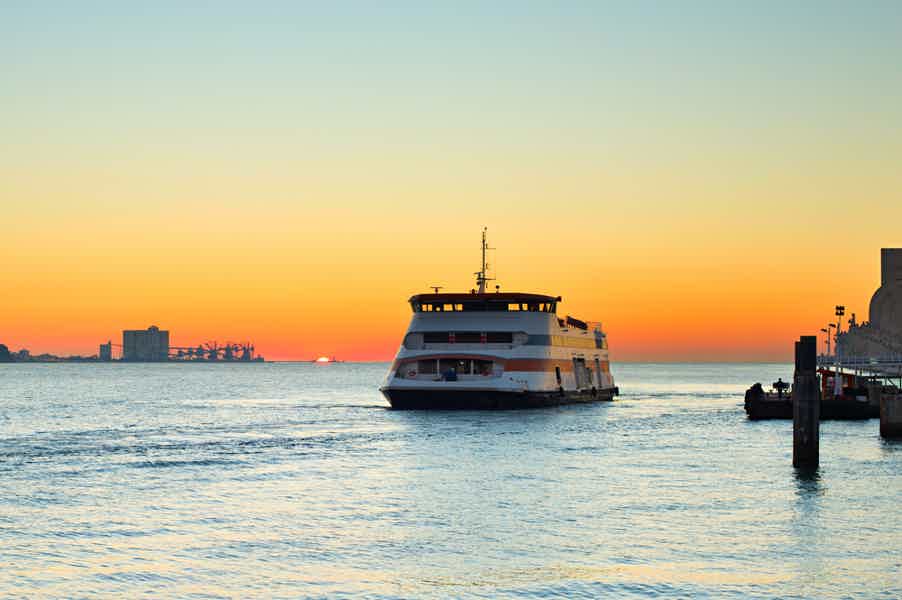 Lisbon: Private Tagus River Sunset Cruise on a Luxury Boat - photo 4