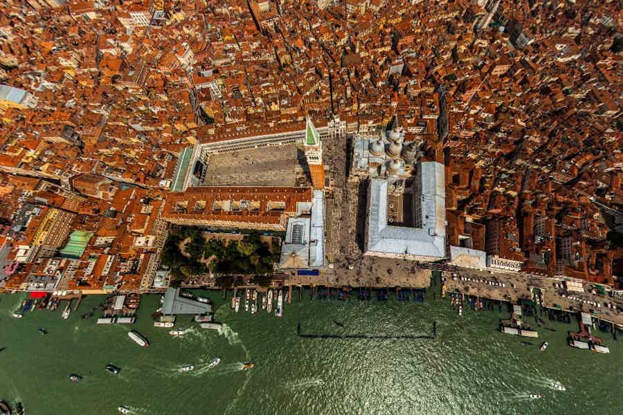 Венеция с высоты птичьего полета. Над городом на вертолете. - фото 5