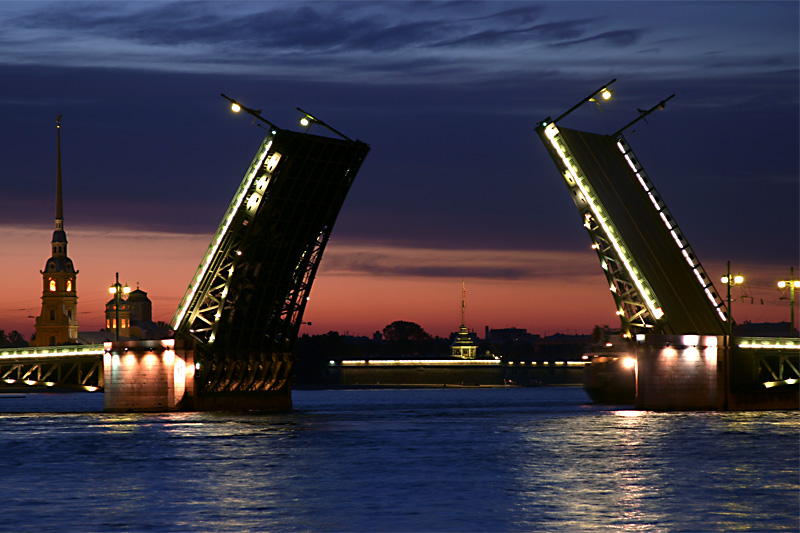 Тайны города на Неве: обзорная экскурсия и развод мостов