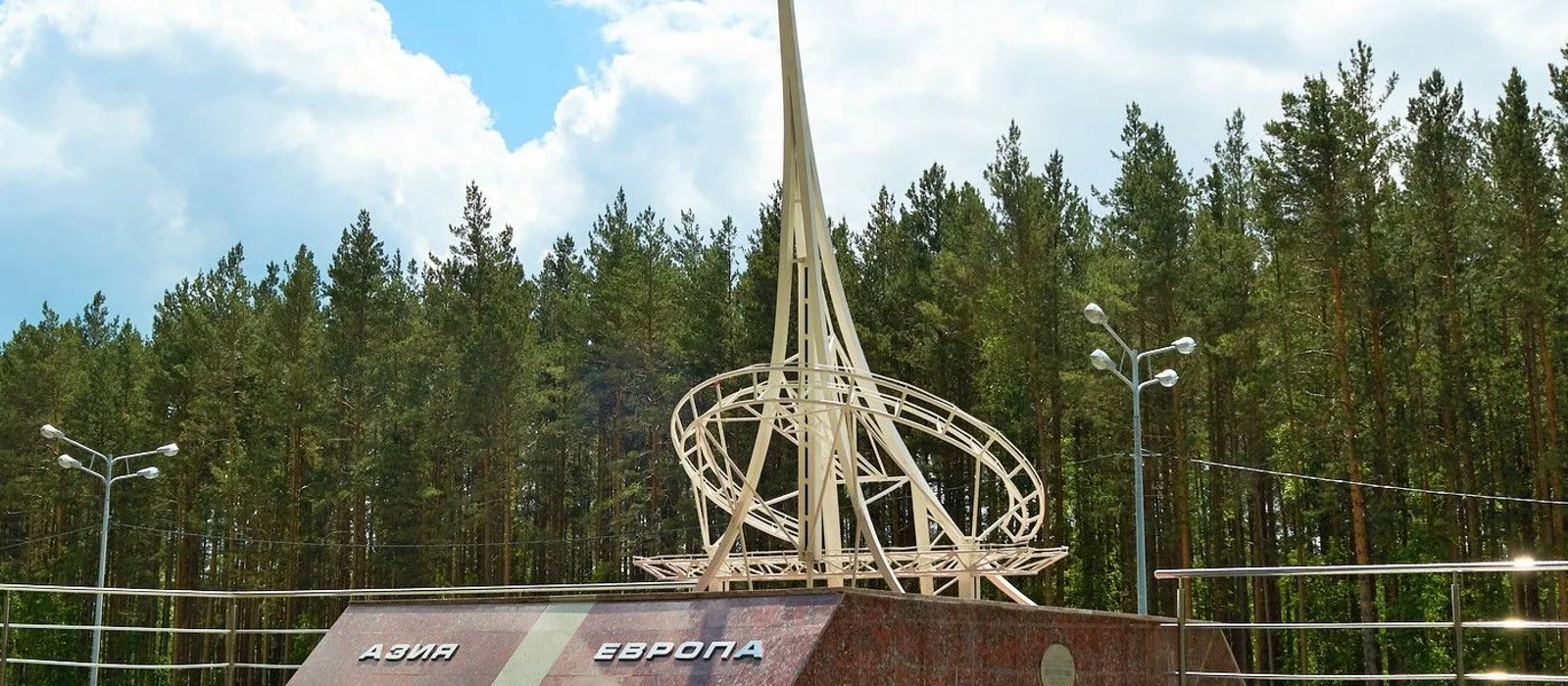 Обзорная аудиоэкскурсия по Екатеринбургу с посещением границы Европы и Азии — экскурсия, Екатеринбург, Россия | Покатаем
