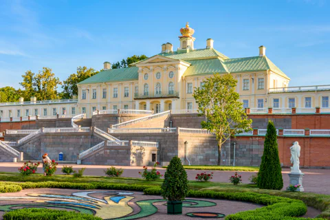 Автобусная экскурсия в Ораниенбаум и Большой Меншиковский Дворец
