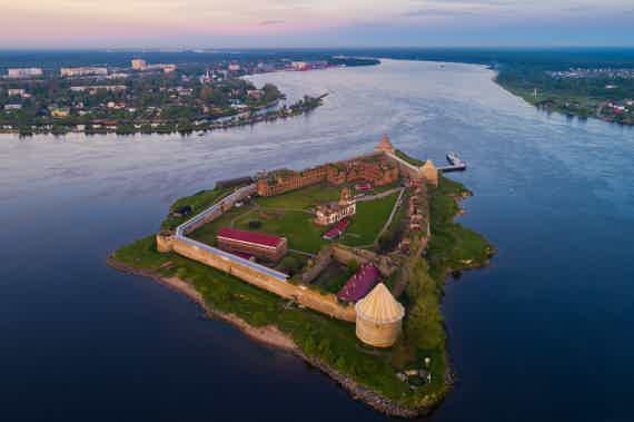 Экскурсия в крепость Орешек на «Метеоре» из Петербурга