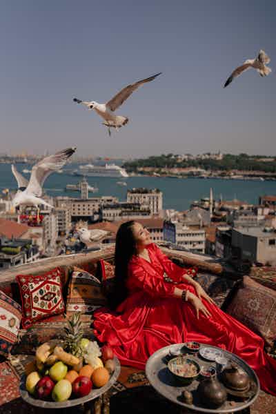 Фотосессия на террасе Стамбула в летящем платье + видео reels - фото 6