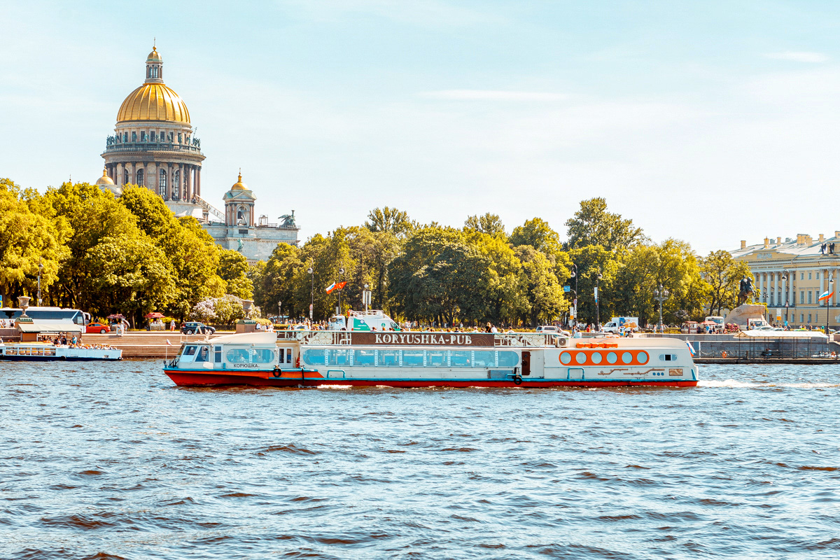 Речной трамвайчик киев