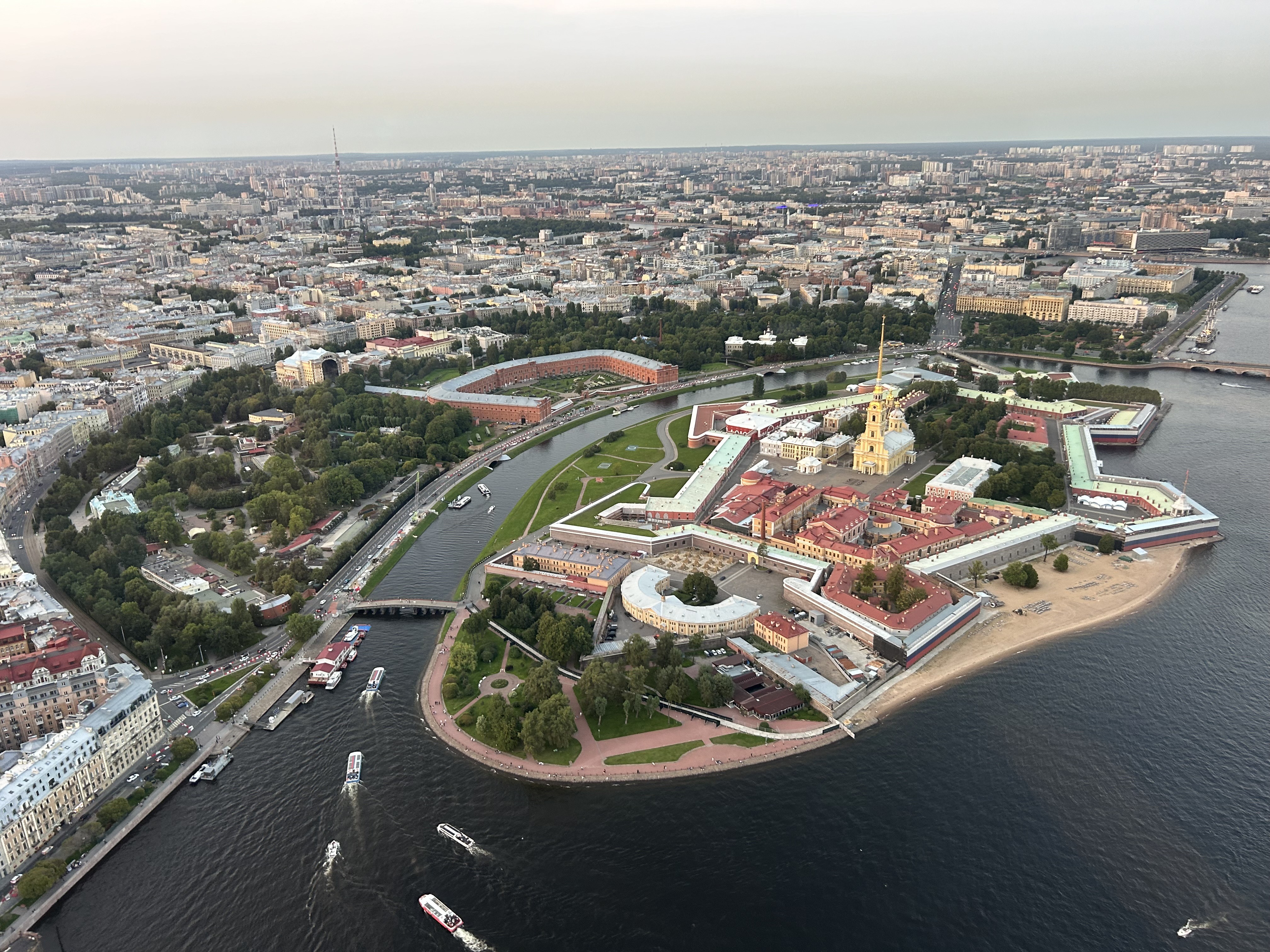 Петропавловская крепость — Петровский бриг в светлое будущее