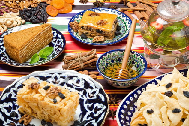 Главное изображение экскурсии - Гастропрогулка по Бухаре: плов, самса, чай, халва + дегустация вин