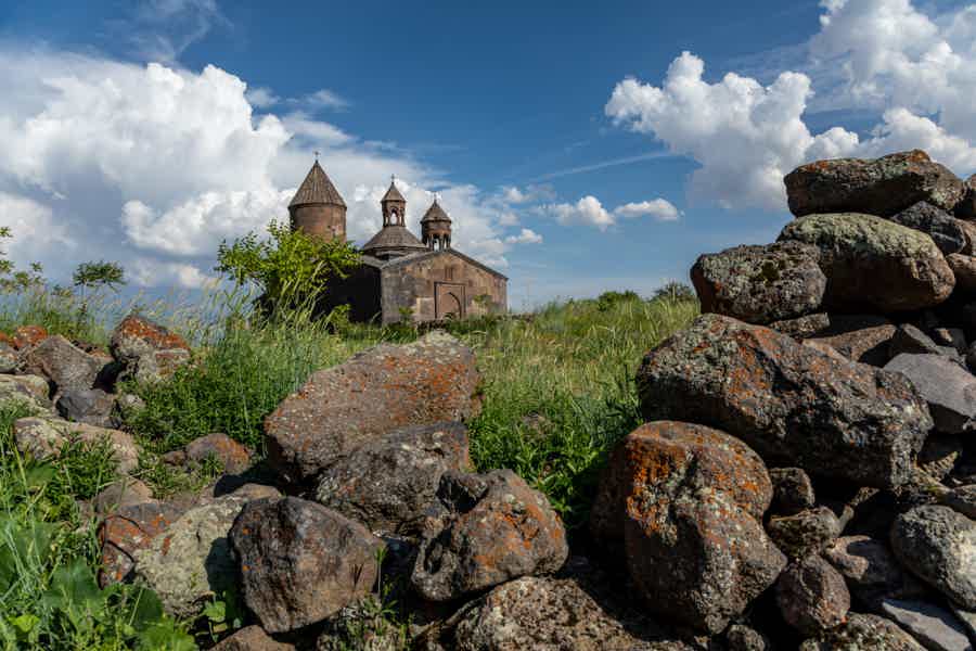 Йога-день в Армении: Сагмосаванк, Аллея букв и отдых в Апаран Парке - фото 3