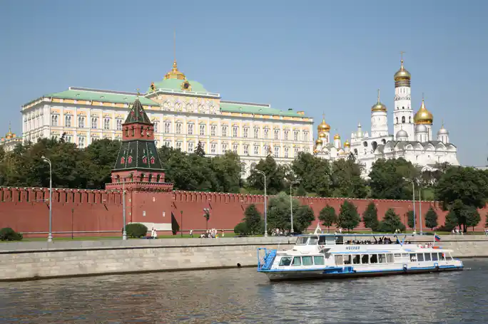 Обзорная речная прогулка по центру Москвы от Нескучного сада или Киевского
