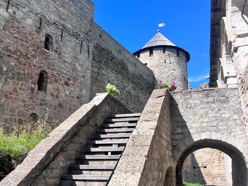 Экскурсия в Ивангород — Кингисепп — Копорье — фото 3, Санкт-Петербург | Покатаем