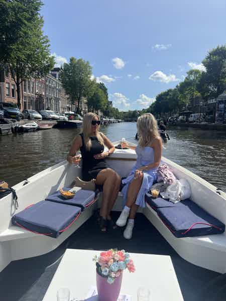 Круиз по каналам Амстердама на лодочке с гидом - фото 3