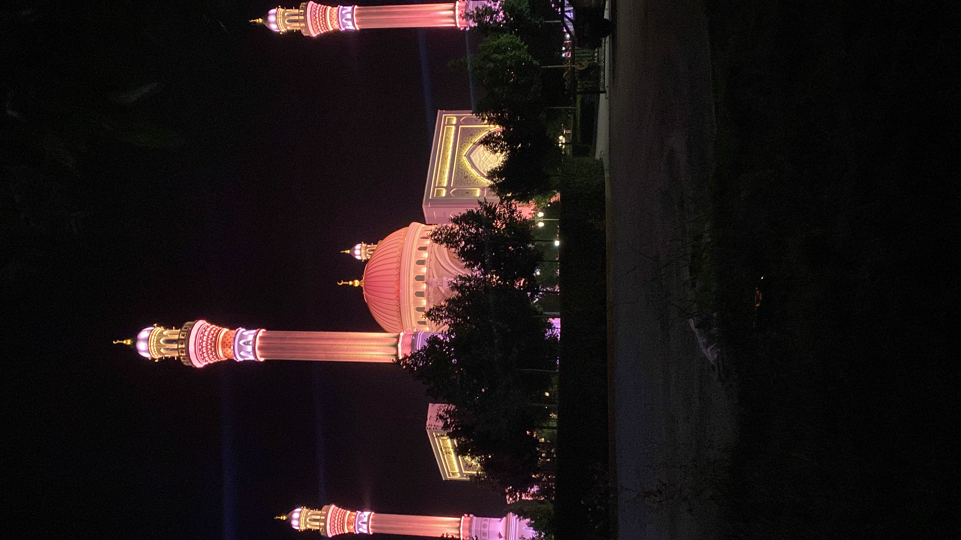 Мечеть в Чечне. Ночной мечеть Сагопши. Гордость Чечни мечеть Грозный ночью. Шали Грозный.