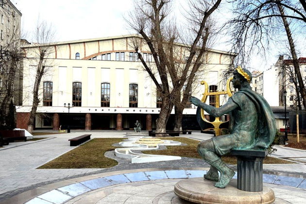 Виды Патриаршие пруды: поэты, писатели, творцы и обыватели