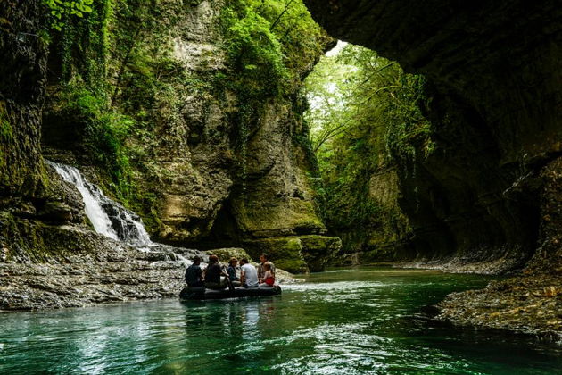 Виды Сокровища Западной Грузии: Мартвильский каньон и пещера Прометея