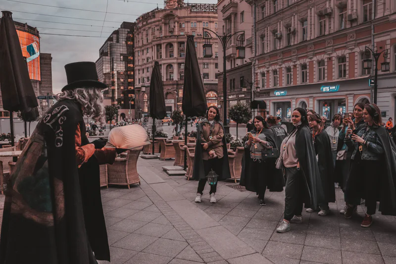 Удивительные истории о «Театральной» Москве от Фонарщика Фаролеро — фото 3