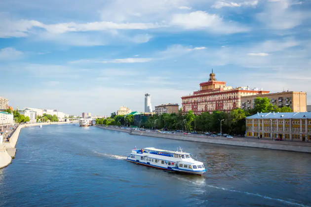 Речная прогулка от Новоспасского моста до Парка Горького по центру Москвы