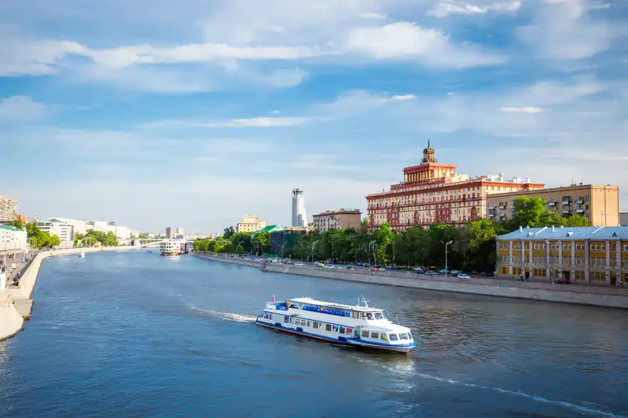 Речная прогулка от Новоспасского моста до Воробьевых гор по центру Москвы — фото 1