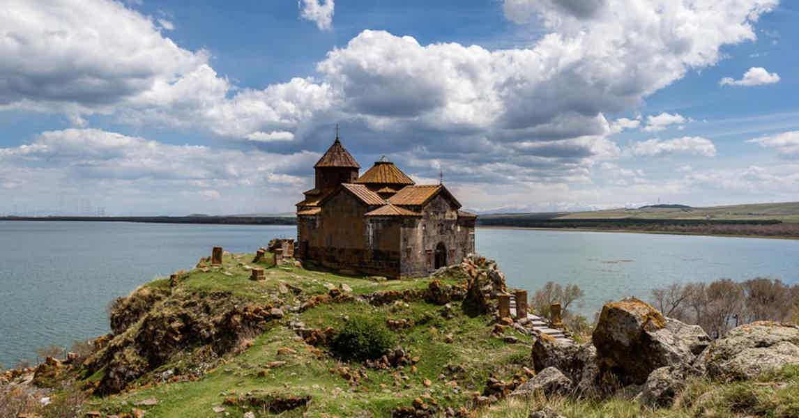 Священные места Севана: Озеро Севан — Монастырь Айраванк — Хачкары Норатуса - фото 4