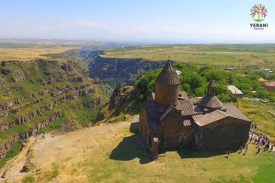 Величественный Амберд: Монастырь Сагмосаванк, Памятник Армянскому Алфавиту - фото 4
