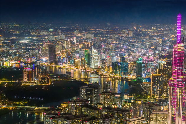 Обзорная экскурсию по вечернему Сайгону: огни и традиции