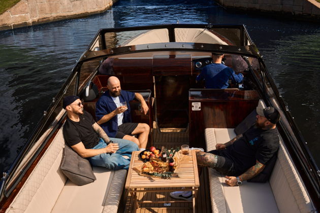 Виды Индивидуальная прогулка на катере комфорт-класса Blackberry