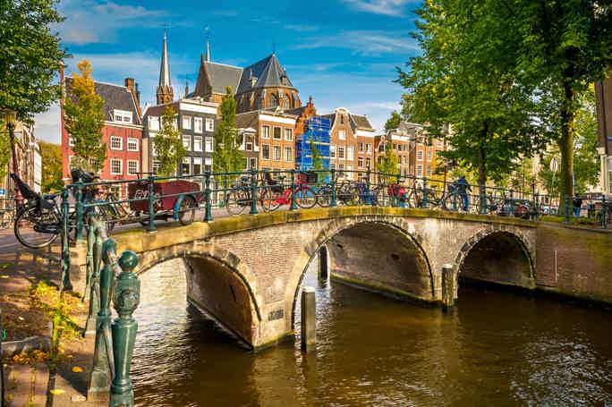 Amsterdam: German Guided Open Boat Cruise with Bar Onboard