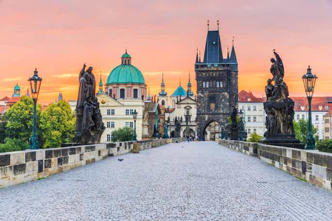 Prague: Walking Tour of Old Town & Prague Castle Access